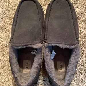 Men’s Ugg Moccasins. Size 11 Very Good Condition